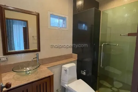 Casa de 5 dormitorios en Pattaya, Tailandia № 213372 - foto 9