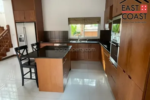 Casa de 5 dormitorios en Pattaya, Tailandia № 213372 - foto 13