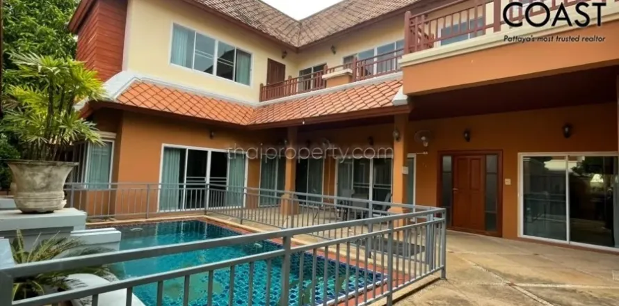 Casa de 5 dormitorios en Pattaya, Tailandia № 213372