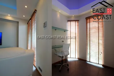 Casa de 4 dormitorios en Jomtien Beach, Pattaya, Tailandia № 213368 - foto 20