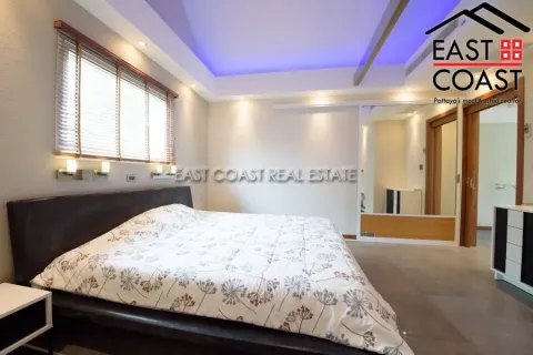 Casa de 4 dormitorios en Jomtien Beach, Pattaya, Tailandia № 213368 - foto 10
