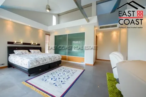 Casa de 4 dormitorios en Jomtien Beach, Pattaya, Tailandia № 213368 - foto 8