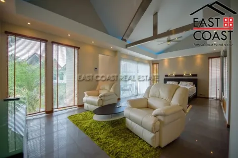 Casa de 4 dormitorios en Jomtien Beach, Pattaya, Tailandia № 213368 - foto 16