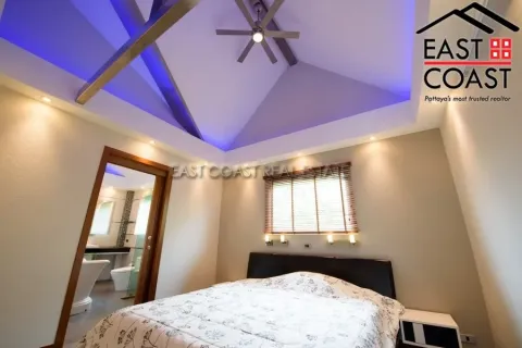 Casa de 4 dormitorios en Jomtien Beach, Pattaya, Tailandia № 213368 - foto 9