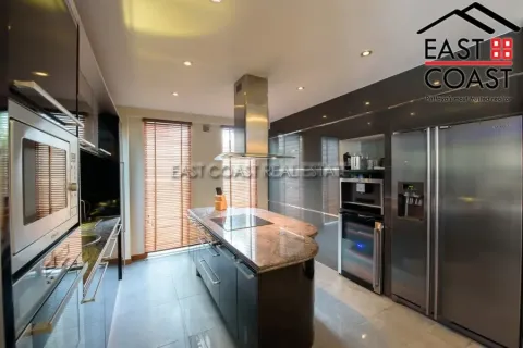 Casa de 4 dormitorios en Jomtien Beach, Pattaya, Tailandia № 213368 - foto 6