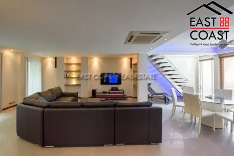 Casa de 4 dormitorios en Jomtien Beach, Pattaya, Tailandia № 213368 - foto 2