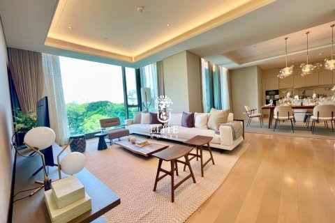 Condo in Pathum Wan, Bangkok, Thailand, 2 bedrooms  № 133978 - photo 1