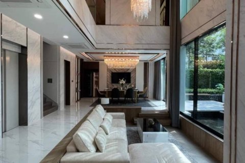 Villa in Saphan Sung, Bangkok, Thailand 4 bedrooms № 133982 - photo 2