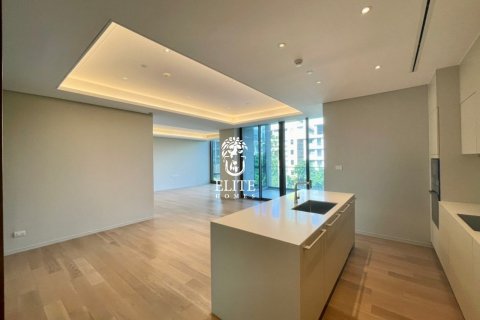 Condo in Pathum Wan, Bangkok, Thailand, 2 bedrooms  № 133979 - photo 1