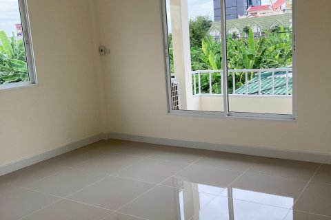 Townhouse in Bang Kapi, Bangkok, Thailand 3 bedrooms № 169347 - photo 10