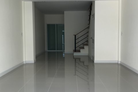 Townhouse in Bang Kapi, Bangkok, Thailand 3 bedrooms № 169347 - photo 3