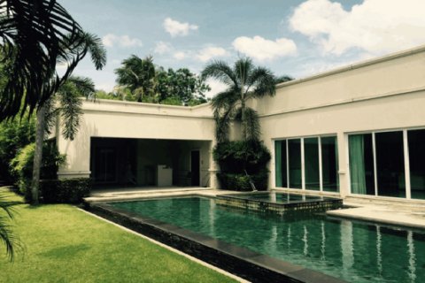 House in Pattaya, Thailand 3 bedrooms № 193159