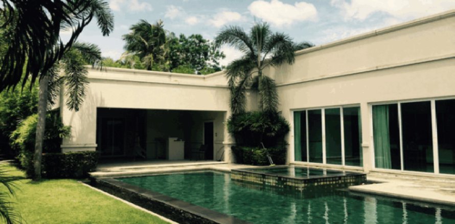 House in Pattaya, Thailand 3 bedrooms № 193159