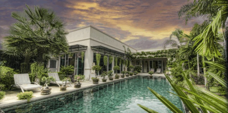 House in Pattaya, Thailand 4 bedrooms № 193158