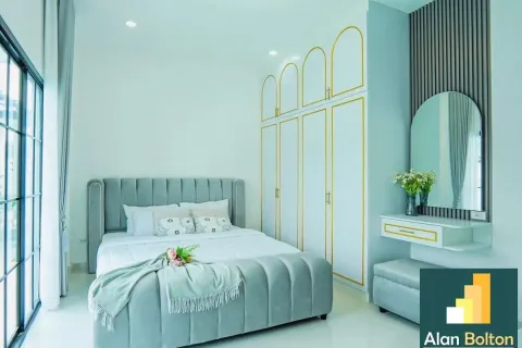 Casa de 4 dormitorios en Pattaya, Tailandia № 211344 - foto 7