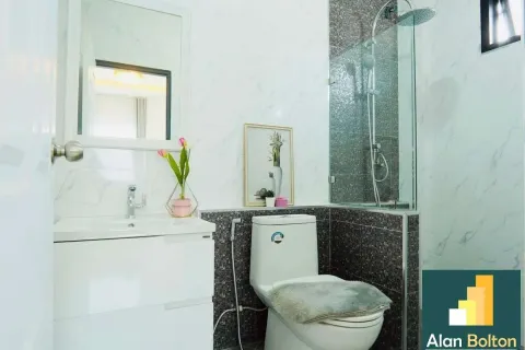 Casa de 4 dormitorios en Pattaya, Tailandia № 211344 - foto 17