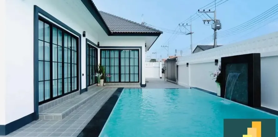 Casa de 4 dormitorios en Pattaya, Tailandia № 211344
