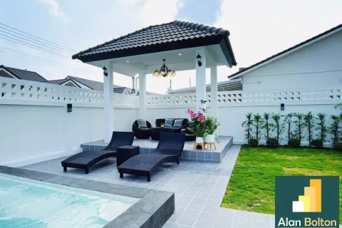 Casa de 4 dormitorios en Pattaya, Tailandia № 211344 - foto 3