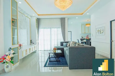 Casa de 4 dormitorios en Pattaya, Tailandia № 211344 - foto 4