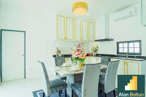 Casa de 4 dormitorios en Pattaya, Tailandia № 211344 - foto 5