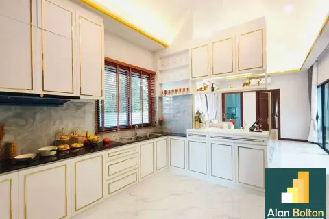 Casa de 3 dormitorios en Pattaya, Tailandia № 211349 - foto 11
