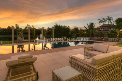 House in Phuket, Thailand 4 bedrooms № 209615