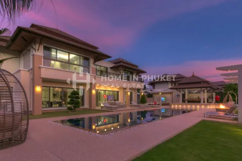 House in Phuket, Thailand 4 bedrooms № 209615 - photo 2