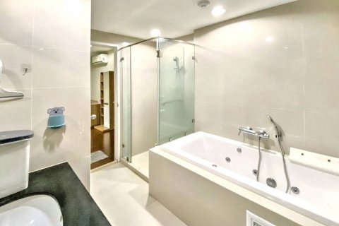 Duplex in Huai Khwang, Bangkok, Thailand 3 bedrooms № 119034 - photo 9