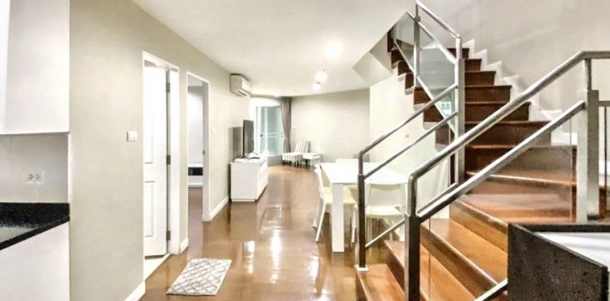 Duplex in Huai Khwang, Bangkok, Thailand 3 bedrooms № 119034