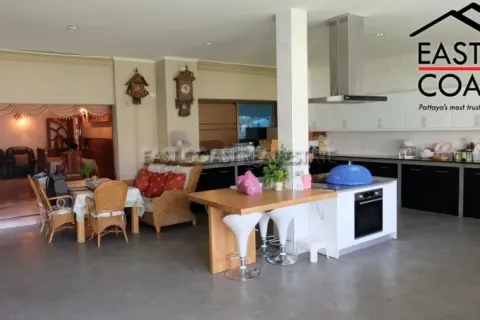 Casa de 6 dormitorios en Jomtien Beach, Pattaya, Tailandia № 213262 - foto 28