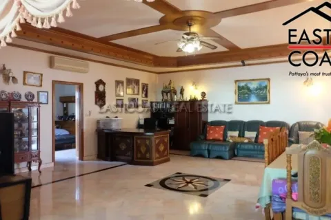 Casa de 6 dormitorios en Jomtien Beach, Pattaya, Tailandia № 213262 - foto 15