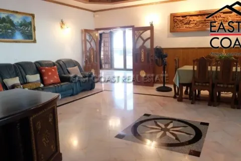 Casa de 6 dormitorios en Jomtien Beach, Pattaya, Tailandia № 213262 - foto 18
