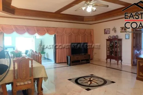 Casa de 6 dormitorios en Jomtien Beach, Pattaya, Tailandia № 213262 - foto 14