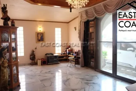 Casa de 6 dormitorios en Jomtien Beach, Pattaya, Tailandia № 213262 - foto 12