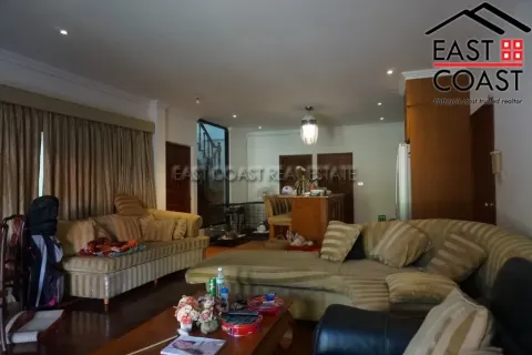 Casa de 3 dormitorios en Pattaya, Tailandia № 213257 - foto 11