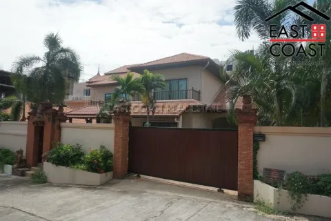 Casa de 3 dormitorios en Pattaya, Tailandia № 213257 - foto 4