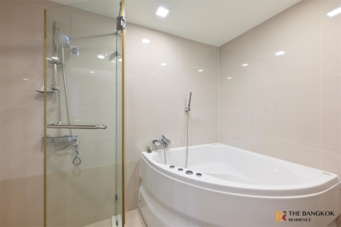 Condo in Bangkok, Thailand, 2 bedrooms  № 184316 - photo 1