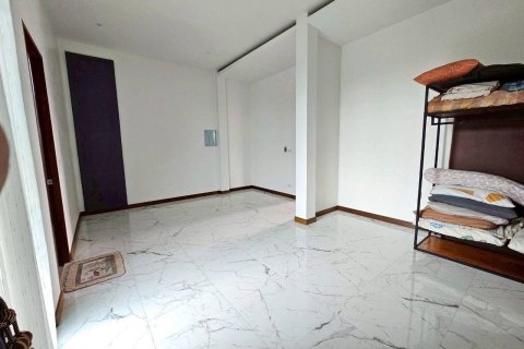 House in Surat Thani, Thailand 5 bedrooms № 159047 - photo 15