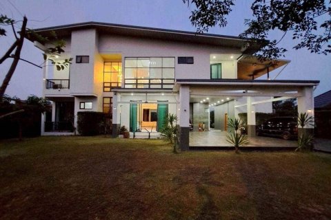 House in Surat Thani, Thailand 5 bedrooms № 159047 - photo 5