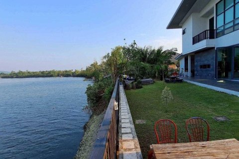 House in Surat Thani, Thailand 5 bedrooms № 159047 - photo 22