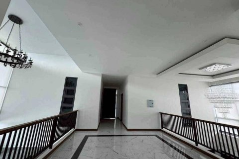 House in Surat Thani, Thailand 5 bedrooms № 159047 - photo 4