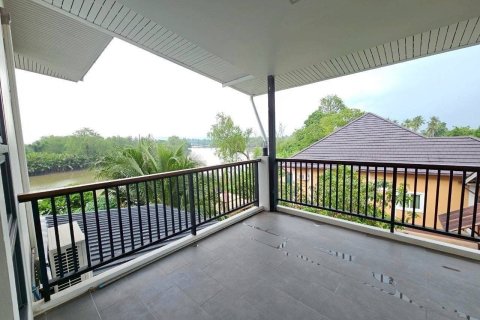 House in Surat Thani, Thailand 5 bedrooms № 159047 - photo 19