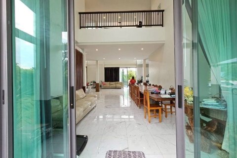 House in Surat Thani, Thailand 5 bedrooms № 159047 - photo 8