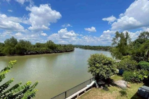 House in Surat Thani, Thailand 5 bedrooms № 159047 - photo 16