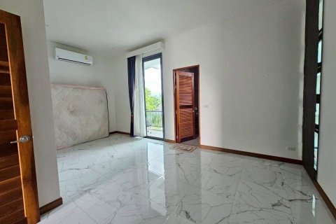 House in Surat Thani, Thailand 5 bedrooms № 159047 - photo 12