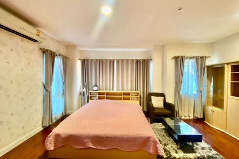 House in Chiang Mai, Thailand 5 bedrooms № 154889 - photo 15