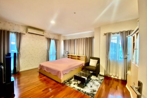 House in Chiang Mai, Thailand 5 bedrooms № 154889 - photo 16