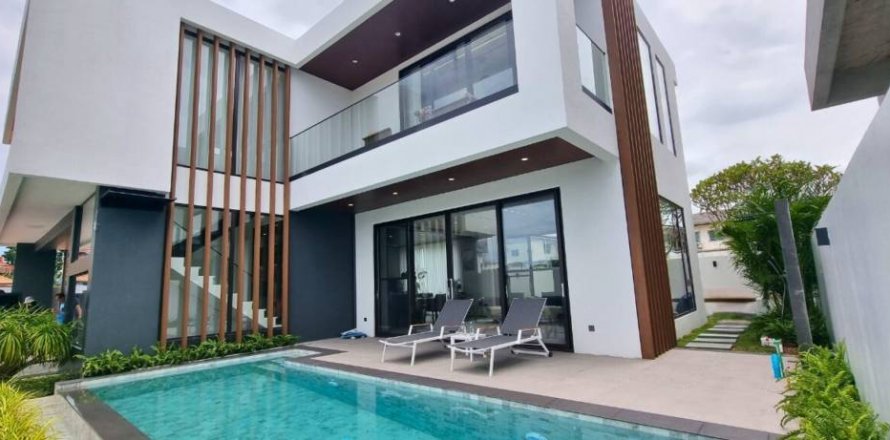 Villa in Pattaya, Thailand 4 bedrooms № 114495