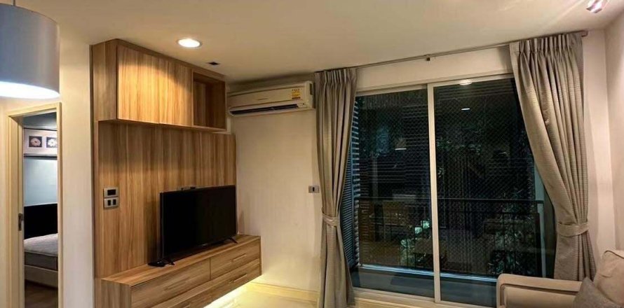 Studio in the Condo in Khlong Toei, Bangkok, Thailand № 157018