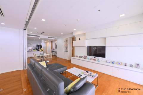 Condo in Bangkok, Thailand, 3 bedrooms № 184394 - photo 8
